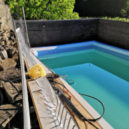 Piscine Extérieure à Coque : Élégance et Facilité d'Entretien La Courneuve